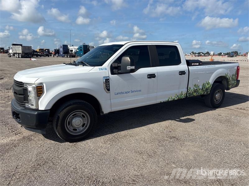 Ford F-250 XL 4x2 Crew Cab Pickup Άλλα Vans