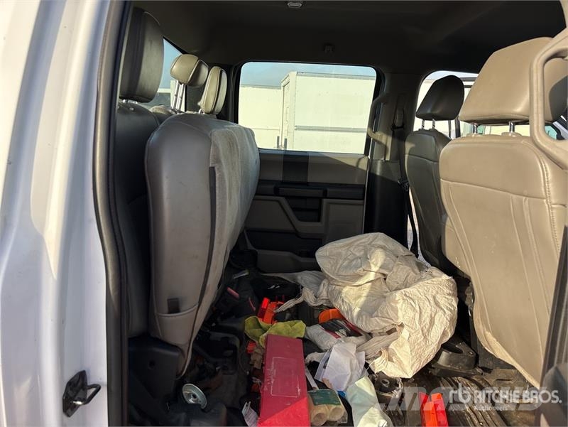 Ford F-250 XL 4x2 Crew Cab Pickup 其他