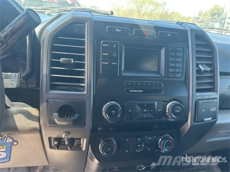 Ford F-250 XL 4x2 Crew Cab Pickup Інше