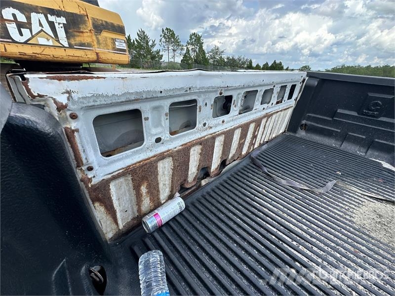 Ford F-250 XL 4x2 Crew Cab Pickup Otros