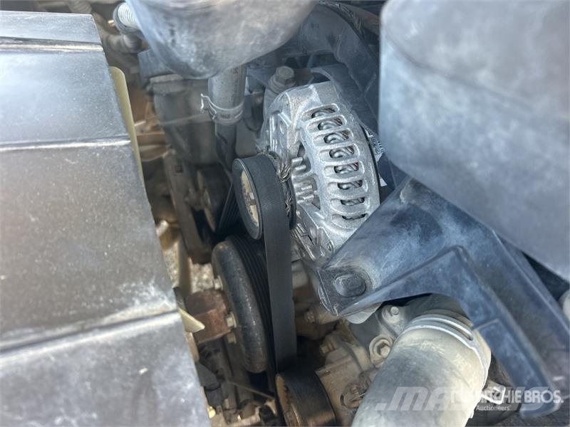 Ford F-250 XL 4x2 Crew Cab Pickup Інше