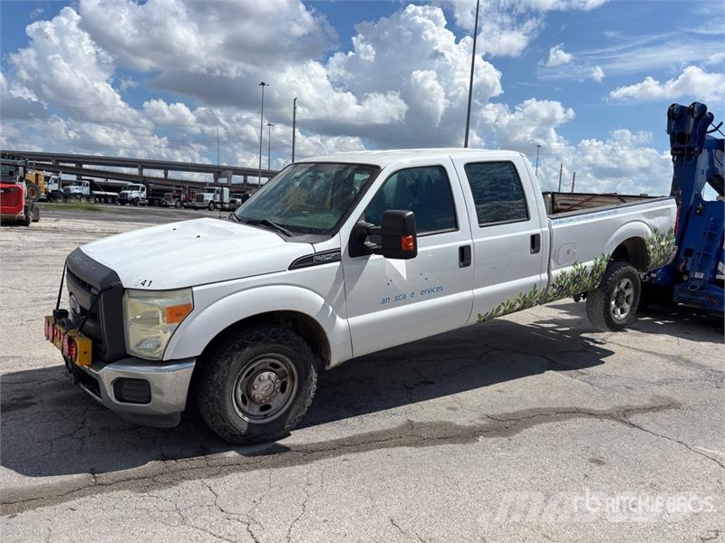 Ford F-250 XL 4x2 Crew Cab Pickup Other