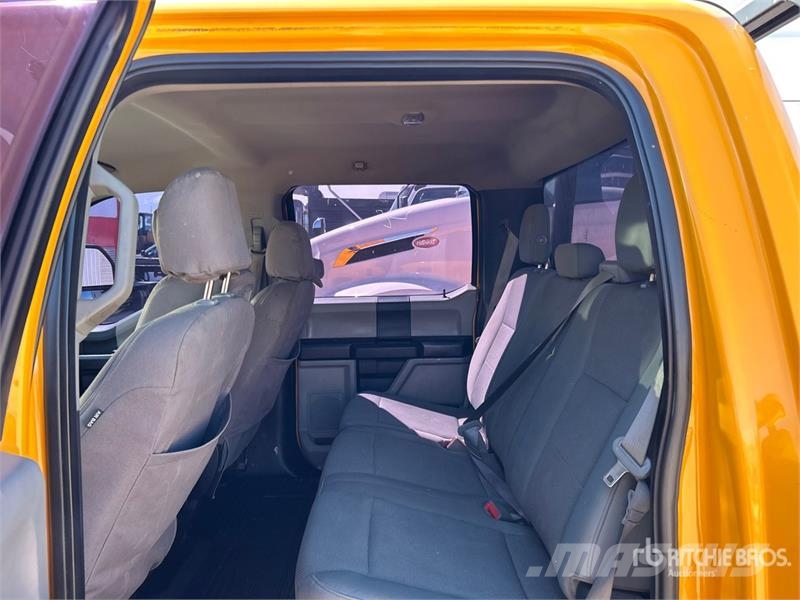 Ford F-250 XL 4x2 Crew Cab Pickup その他