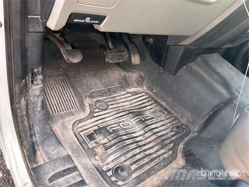 Ford F-250 XL 4x2 Crew Cab Pickup 其他