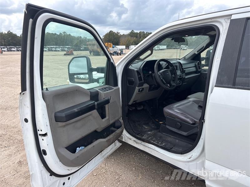 Ford F-250 XL 4x2 Crew Cab Pickup Citi