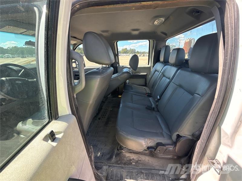 Ford F-250 XL 4x2 Crew Cab Pickup (Inoperable) Egyéb