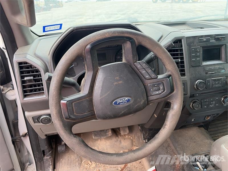 Ford F-250 XL 4x2 Crew Cab Pickup (Inoperable) Інше