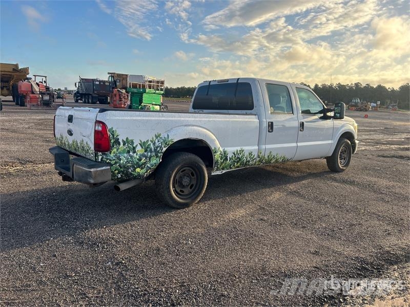 Ford F-250 XL 4x2 Crew Cab Pickup Anders