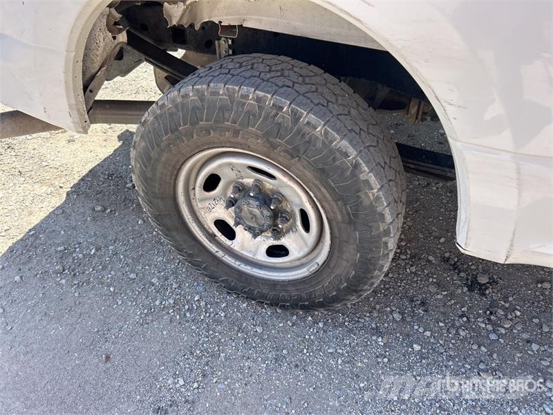 Ford F-250 XL 4x2 Crew Cab Pickup Інше