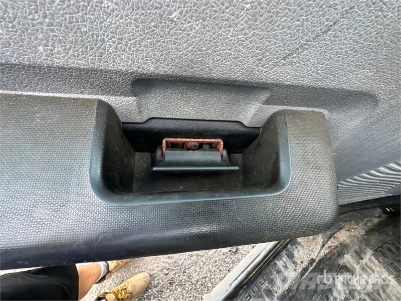 Ford F-250 XL 4x2 Crew Cab Pickup Otros