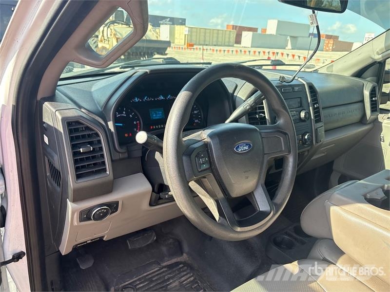 Ford F-250 XL 4x2 Crew Cab Pickup Άλλα Vans