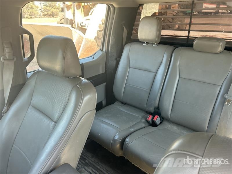 Ford F-250 XL 4x2 Crew Cab Pickup Інше