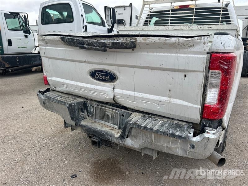 Ford F-250 XL 4x2 Crew Cab Pickup Прочие фургоны