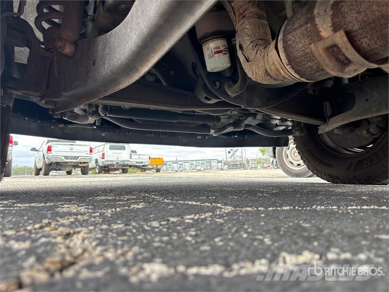 Ford F-250 XL 4x2 Crew Cab Pickup أخرى