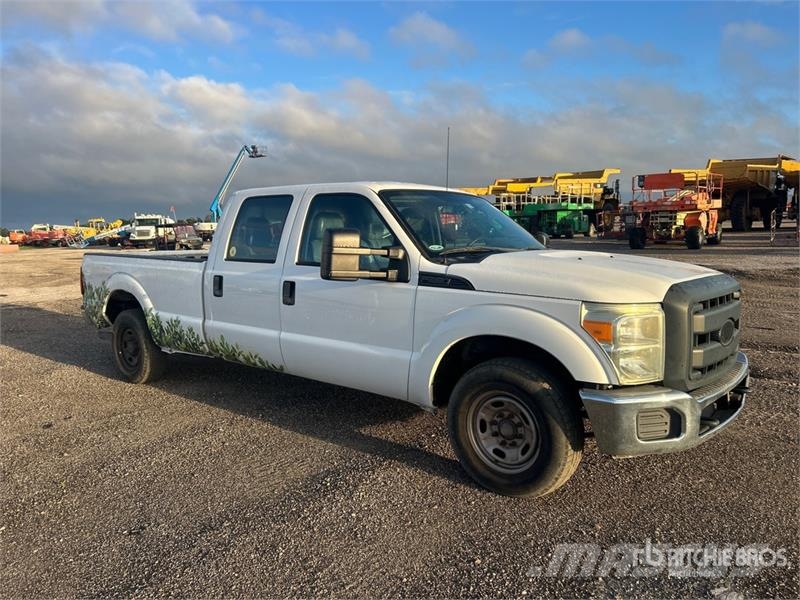 Ford F-250 XL 4x2 Crew Cab Pickup Anders