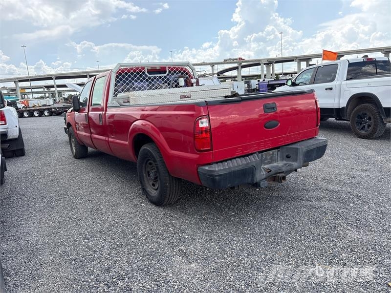 Ford F-250 XL 4x2 Crew Cab Pickup Прочие фургоны