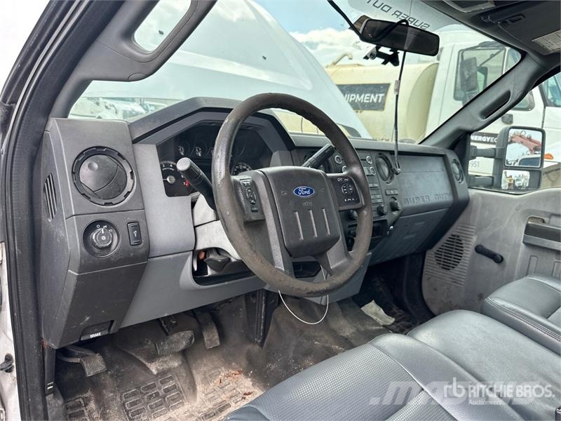 Ford F-250 XL 4x2 Crew Cab Pickup Furgoni altro