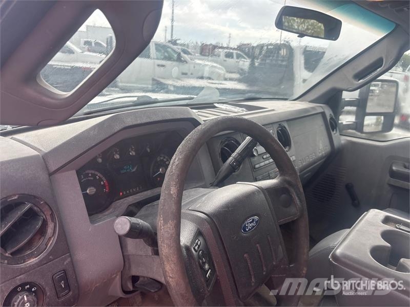 Ford F-250 XL 4x2 Crew Cab Pickup Other