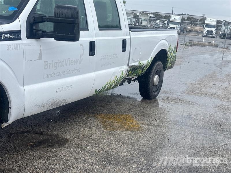 Ford F-250 XL 4x2 Crew Cab Pickup Other