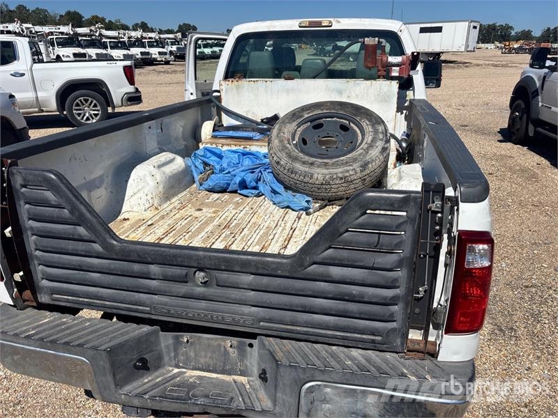 Ford F-250 XL 4x2 Crew Cab Pickup (Inoperable) Furgoni altro