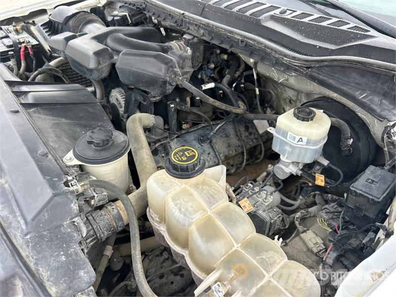 Ford F-250 XL 4x2 Crew Cab Pickup Прочие фургоны