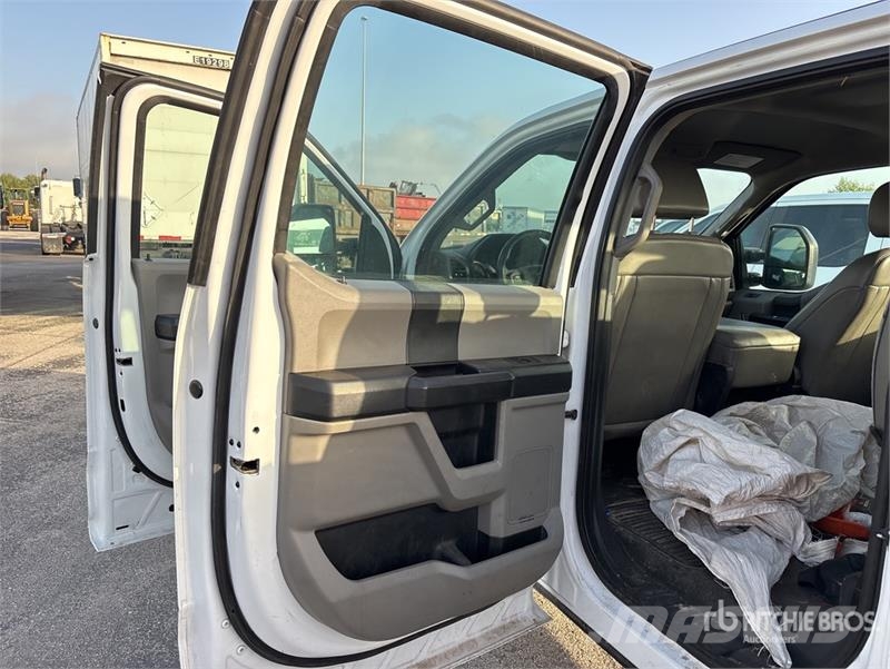 Ford F-250 XL 4x2 Crew Cab Pickup 其他