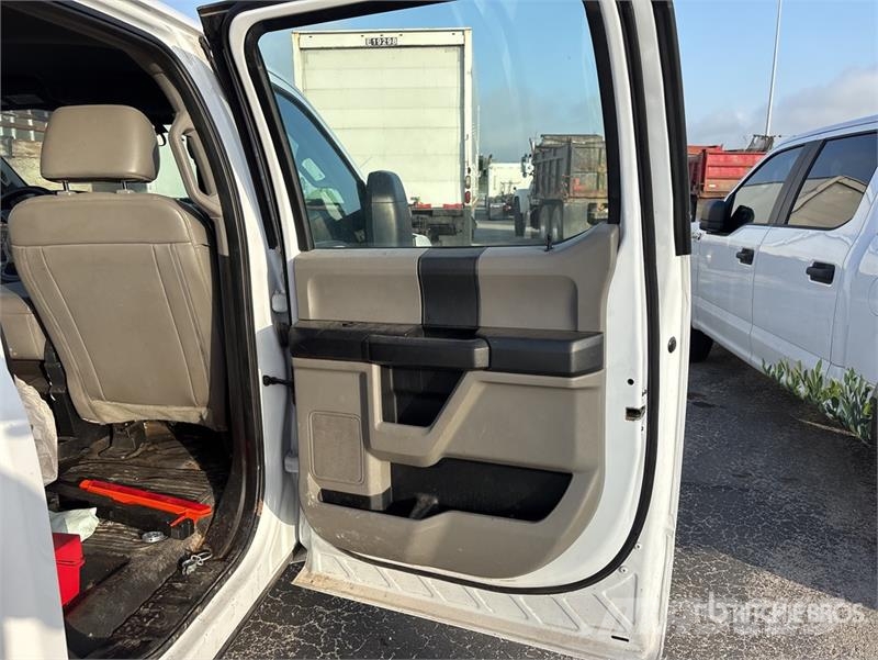 Ford F-250 XL 4x2 Crew Cab Pickup 其他
