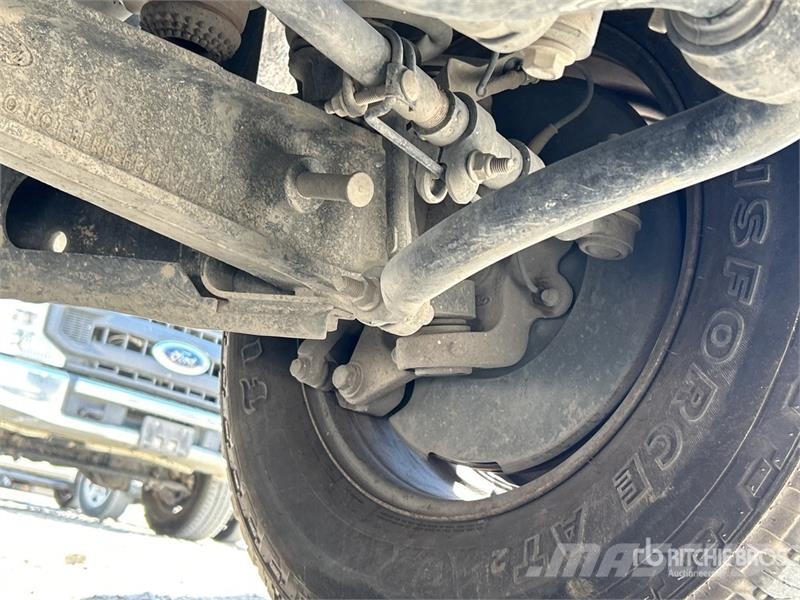 Ford F-250 XL 4x2 Crew Cab Pickup Інше
