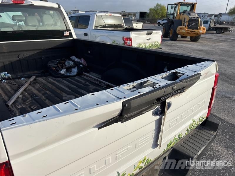 Ford F-250 XL 4x2 Crew Cab Pickup 其他