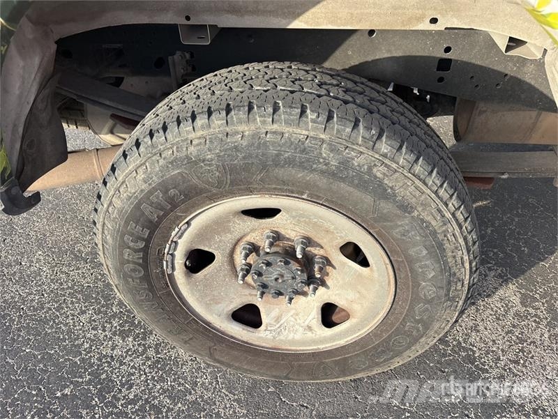 Ford F-250 XL 4x2 Crew Cab Pickup 其他
