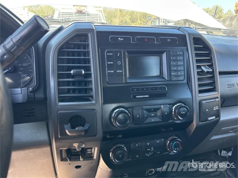 Ford F-250 XL 4x2 Crew Cab Pickup Інше
