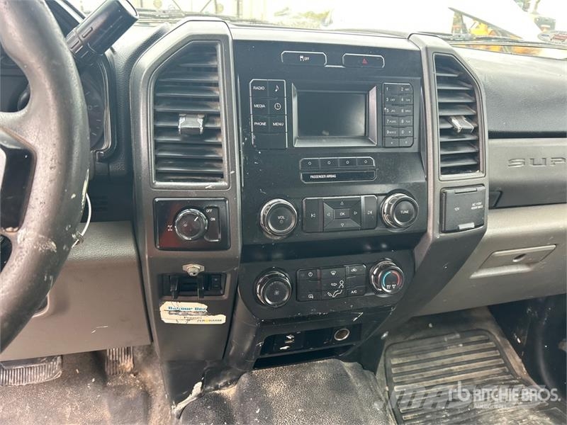 Ford F-250 XL 4x2 Crew Cab Pickup Прочие фургоны