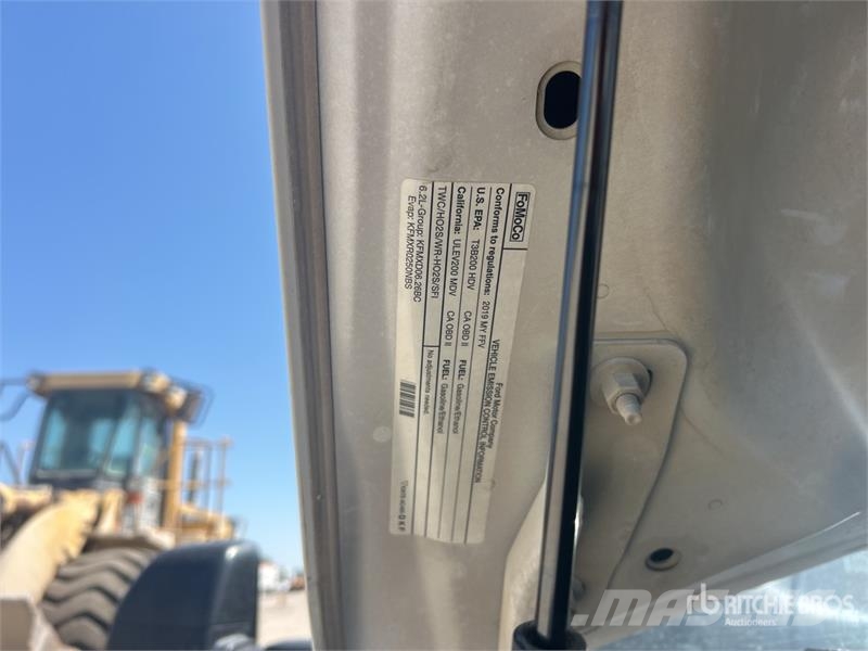 Ford F-250 XL 4x2 Crew Cab Pickup Інше