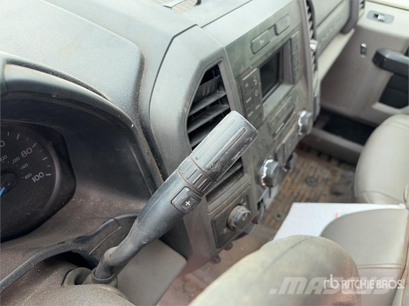 Ford F-250 XL 4x2 Crew Cab Pickup (Inoperable) Інше