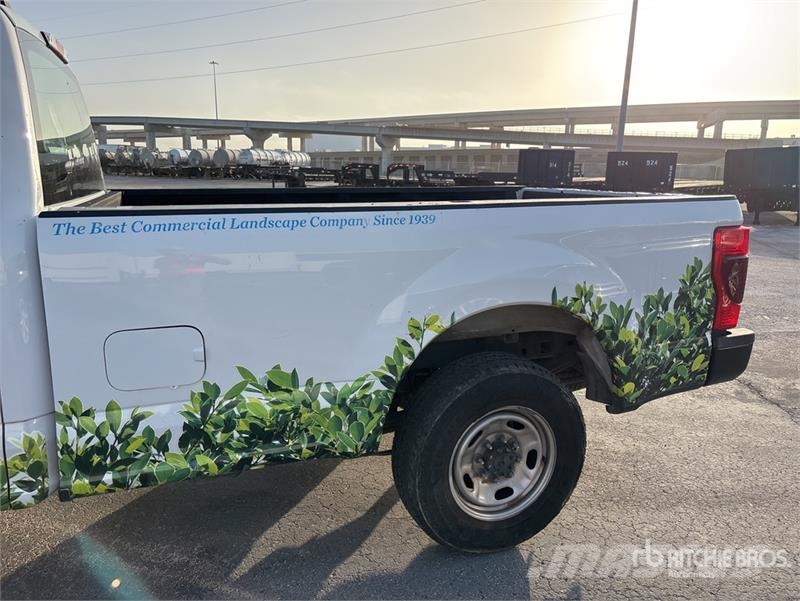 Ford F-250 XL 4x2 Crew Cab Pickup 其他