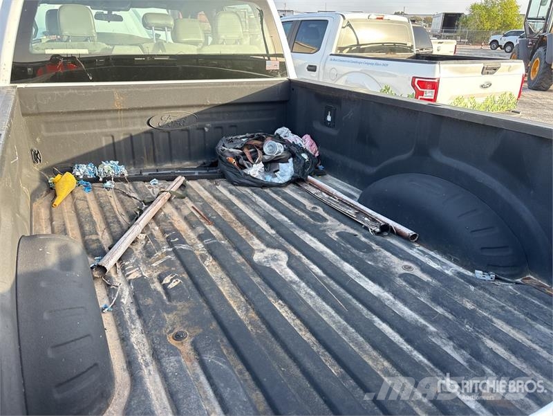 Ford F-250 XL 4x2 Crew Cab Pickup 其他