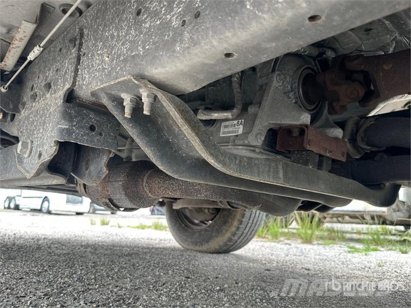 Ford F-250 XL 4x2 Crew Cab Pickup Otros