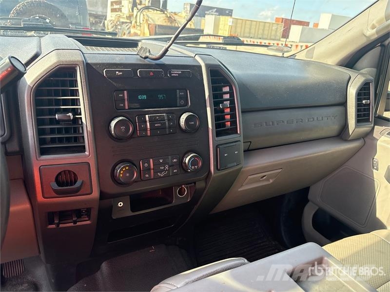 Ford F-250 XL 4x2 Crew Cab Pickup Άλλα Vans