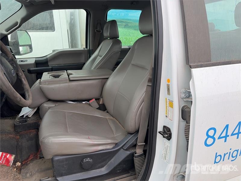 Ford F-250 XL 4x2 Crew Cab Pickup (Inoperable) Інше