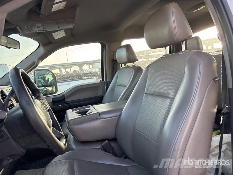 Ford F-250 XL 4x2 Crew Cab Pickup 其他