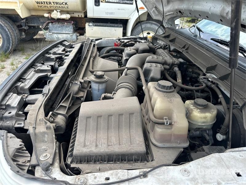 Ford F-250 XL 4x2 Crew Cab Pickup Otros