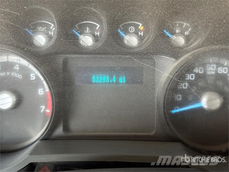 Ford F-250 XL 4x2 Crew Cab Pickup Furgoni altro