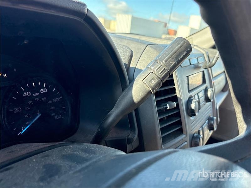 Ford F-250 XL 4x2 Crew Cab Pickup Ostalo