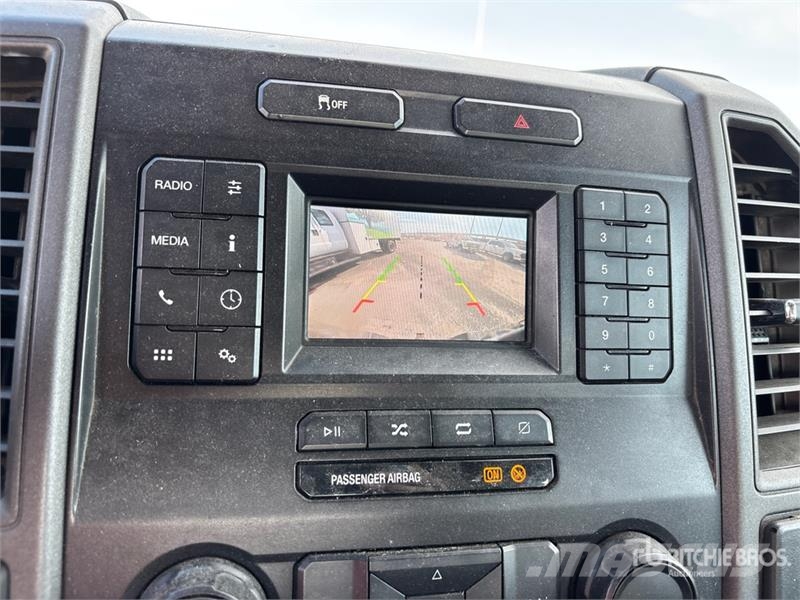 Ford F-250 XL 4x2 Crew Cab Pickup Otros