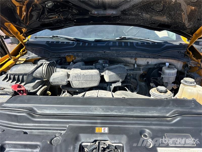 Ford F-250 XL 4x2 Crew Cab Pickup その他