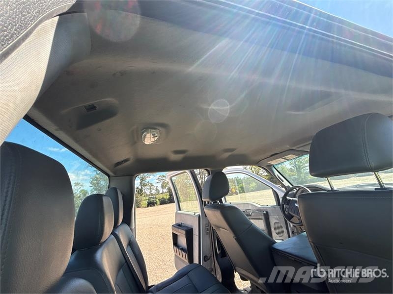 Ford F-250 XL 4x2 Crew Cab Pickup (Inoperable) Egyéb