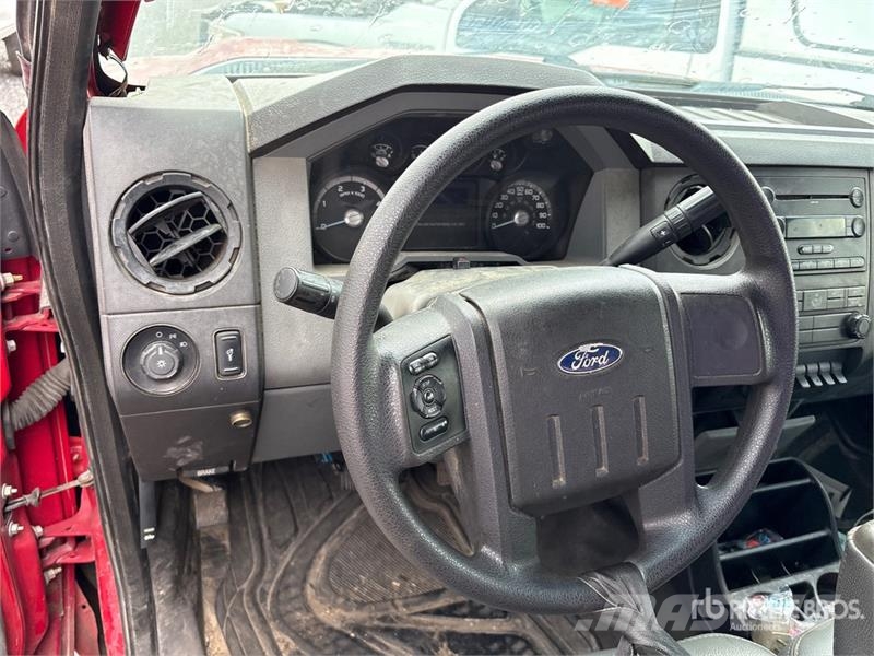 Ford F-250 XL 4x2 Crew Cab Pickup Прочие фургоны