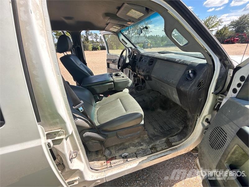 Ford F-250 XL 4x2 Crew Cab Pickup (Inoperable) Egyéb