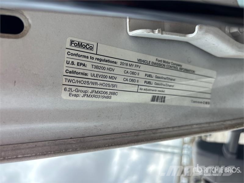 Ford F-250 XL 4x2 Crew Cab Pickup أخرى