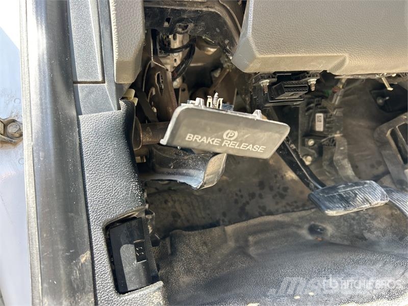 Ford F-250 XL 4x2 Crew Cab Pickup Інше